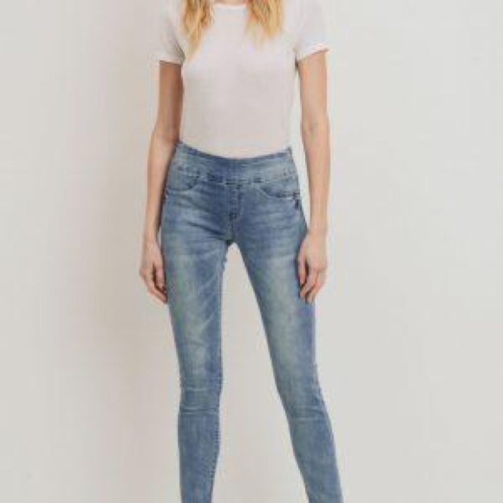 🚨🚨S A L E 🚨🚨 Penelope Pull On Jeans